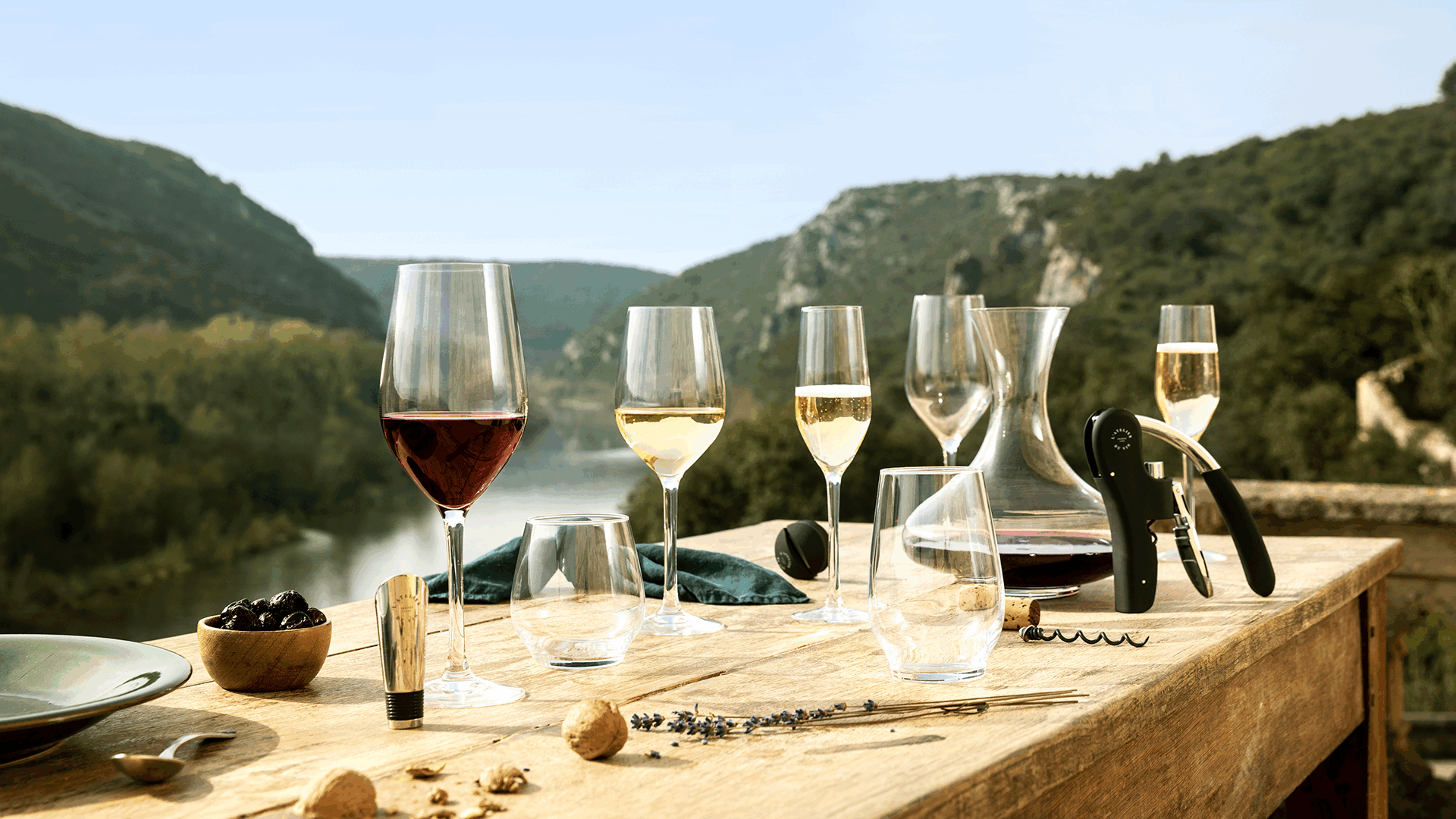 Raise your glass with L'Atelier du Vin!