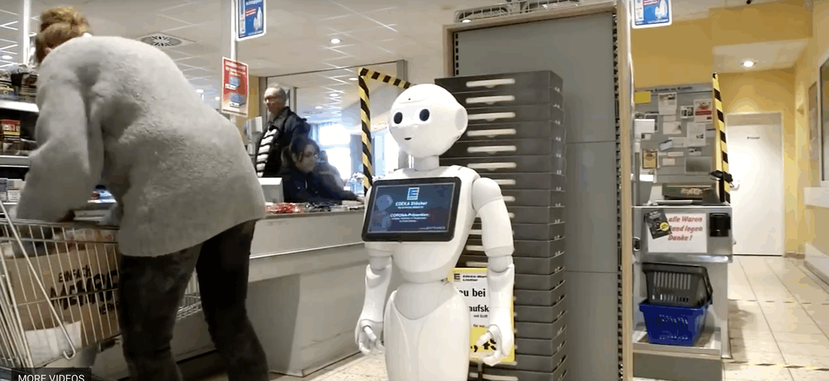 Robot gives&nbsp;COVID-19 tips